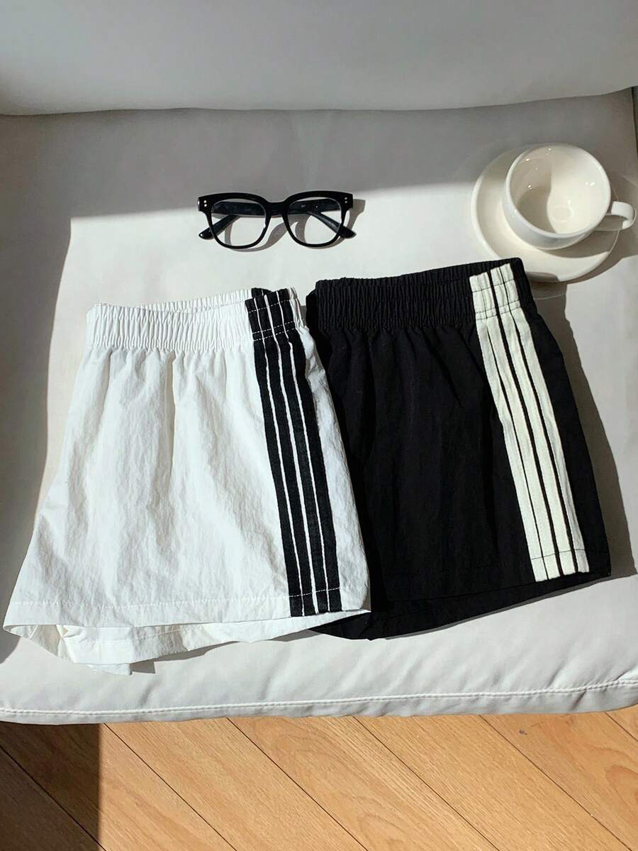 Comfortcana Bộ 2 quần short cạp chun màu tương phản dành cho nữ, mùa hè - Đen và trắng - Xem 1
