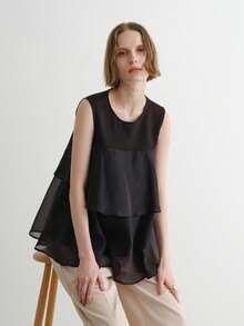 FRIFUL Camiseta casual versátil de mujer de color negro sólido con cuello redondo, sin mangas y con ribete de volantes