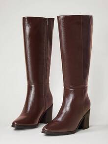 SHUZIA Bota Cano Alto Feminina Premium de Bloco de 2,5" com Bico Fino, Acabamento em Óleo PU Chocolate - Elegante, Confortável e Atemporal, Eleve seu Visual Temporada Após Temporada para o Natal e Dia dos Namorados - Chocolate - Visão 5