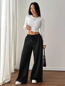 SHEIN PETITE 女士休闲抽绳腰宽松运动裤，娇小版型，秋季阔腿裤，外出休闲，女士乡村风长裤，冬季/秋季女装，女士运动裤，休闲女装，外出休闲，时尚女裤，居家休闲，运动风，百搭，高品质升级，个性化设计，适合聚会、健身房、户外等多种场合，秋季，运动风，多功能 - 黑色 - 查看 4