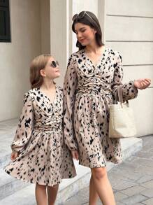 SHEIN 1 件套青少年女童法式冬季连衣裙，休闲优雅全印花荷叶边灯笼袖系带豹纹长裙，适合感恩节、圣诞节、所有季节、春季穿着的长袖连衣裙 - 杏色 - 查看 7