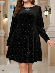 EMERY ROSE Große Größen Damen Schwarzes Samt Kleid mit Strass Verzierung am Rundhalsausschnitt