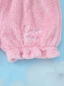 SHEIN X Care Bears 小女孩 2 件套可爱卡通熊刺绣圆领长袖运动衫和短裤柔软舒适珊瑚绒服装套装 - 粉色 - 查看 5