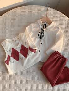 SHEIN 3 قطع ملابس للأطفال الصبيان تشمل صدرية بنمط أرجايل كاجوال، قميص أبيض، وبنطلون كاجوال أزرق، مناسبة لحفلات عيد الميلاد، الحفلات المسائية، المناسبات، حفلات استقبال المواليد، المعمودية، وحفلات عيد الميلاد الأول