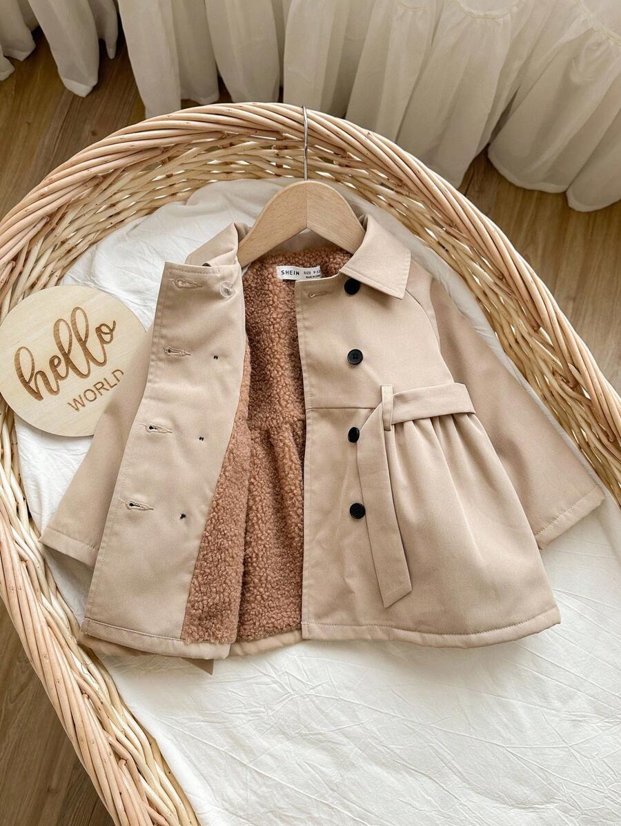 SHEIN Babygirl Fashion Design Cute Khaki Casual Fur Lining Thick Lapel Belt Windbreaker, Suitable For Autumn And Winter, With Fur Lining Wool Suitable For Autumn And Winter Baby Girl Jacket Cotton Coat, Baby Varsity Jacket Cotton Coat, Toddler Varsity Jacket Cotton Coat, Cutting-Edge Fashion Design Can Be Worn Indoors And Outdoors, Warm And Fashionable, Simple Style, Suitable For Indoor And Outdoor In Autumn And Winter, Daily, Sports, Play, Party, Photo Taking, Vacation, Festival Fall