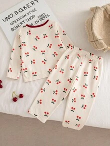 SHEIN 婴幼儿樱桃印花两件套，婴儿长袖上衣和裤子，适合春秋季节穿着