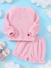 SHEIN X Care Bears 小女孩 2 件套可爱卡通熊刺绣圆领长袖运动衫和短裤柔软舒适珊瑚绒服装套装 - 粉色 - 查看 2