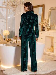 LuxeNights Solid Color Bamboo Leaf Jacquard Velvet Top & Pants Women Pajama Set, Autumn/Winter Women Pajamas Green Pajama Set, Fall Clothes - Dark Green - View 2