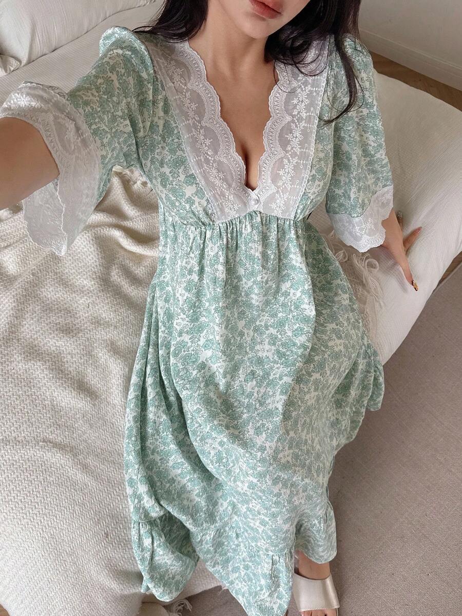 DAZY 浪漫花卉蕾丝拼接 V 领束腰女式睡袍睡衣 - 藍色 - 查看 1