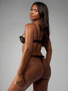 MISSGUIDED 透明网眼波尔卡圆点内衣文胸和内裤套装，带荷叶边装饰，半罩杯，钢圈，特殊场合，夜间外出派对穿着，情人节必备 - 黑色 - 查看 2