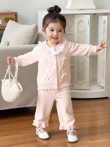 SHEIN Vintaside Kids 女婴休闲时尚可爱粉色针织长袖开衫和针织阔腿长裤两件套。柔软舒适,适合日常穿着和旅行。 - 淺粉色 - 查看 4