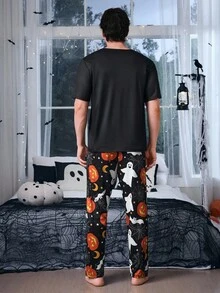 CoupledUp 男士卡通针织印花万圣节南瓜、蝙蝠、鬼魂短袖 T 恤和裤子休闲睡衣套装 - 黑色 - 查看 3