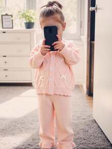 SHEIN Vintaside Kids 女婴休闲时尚可爱粉色针织长袖开衫和针织阔腿长裤两件套。柔软舒适,适合日常穿着和旅行。 - 淺粉色 - 查看 5