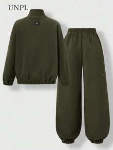 SHEIN Explorewe 2件套男童秋冬羊毛运动服，军绿色调，酷炫气质。上衣采用半拉链立领设计，裤子采用宽松卷边设计，中大童长袖长裤，毛绒刺绣套装，适合休闲装、运动装和户外穿着 - 橄欖綠 - 查看 2