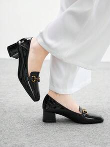 CUCCOO BIZCHIC 女士经典黑色漆皮T字带低跟鞋，适合圣诞节和春季穿着 - 黑色 - 查看 3