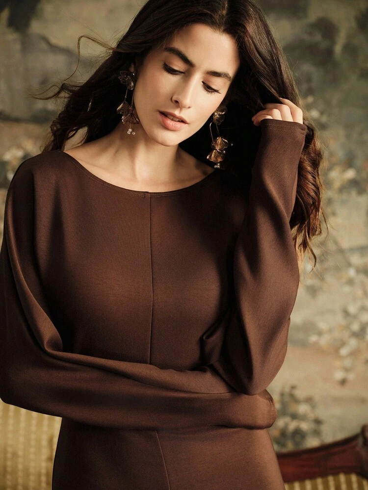 Abito elegante da donna con spalle scoperte e balza sul fondo, colore marrone, vestibilità slim, adatto per autunno, inverno, Capodanno, feste, matrimoni