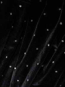 EMERY ROSE Große Größen Damen Schwarzes Samt Kleid mit Strass Verzierung am Rundhalsausschnitt