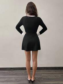 SHEIN Unity Vestido elegante de punto de manga larga con cintura ceñida y decoración de botones de perla para uso diario - Negro - Ver 2