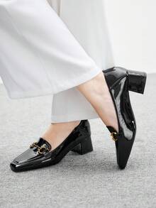 CUCCOO BIZCHIC 女士经典黑色漆皮T字带低跟鞋，适合圣诞节和春季穿着 - 黑色 - 查看 4
