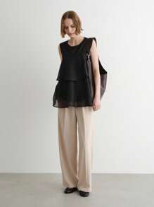 FRIFUL Camiseta casual versátil de mujer de color negro sólido con cuello redondo, sin mangas y con ribete de volantes