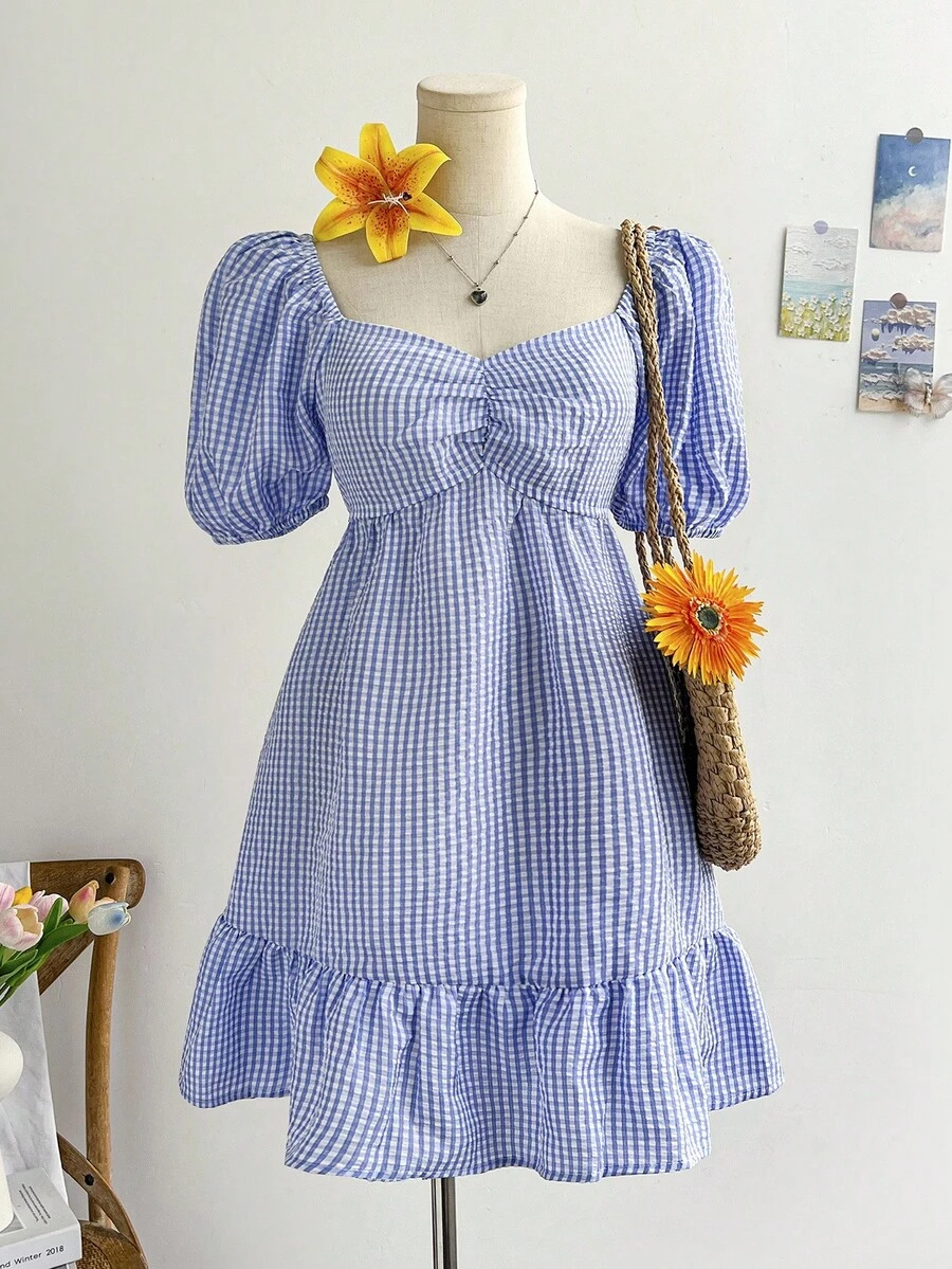 Soleia Vestido campesino de cuadros con cuello de corazón fruncido y dobladillo con volantes - Azul y blanco - Ver 1