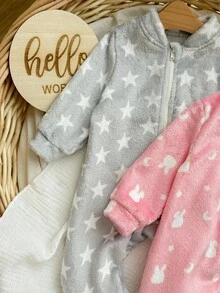 SHEIN 2 件套新生婴儿女孩/男孩可爱毛茸茸卡通星星和兔子图案连体睡衣套装，秋冬 - 彩色 - 查看 5