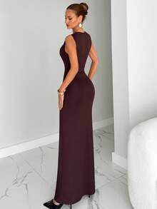 Siren Gaze Vestido maxi de sirena sin mangas de color marrón chocolate, vestido elegante, elegante y formal con decoración de metal plisado, adecuado para fiestas, bodas, salidas, trabajo y uso diario, otoño-invierno 2025, también genial para Halloween, Día Nacional de Arabia Saudita, estilo vestido de dinero antiguo - Café integral - Ver 5