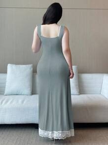 Vibekara Vestido de manga corta con cuello de diamante, contraste acanalado y volantes para tallas grandes - Gris - Ver 2