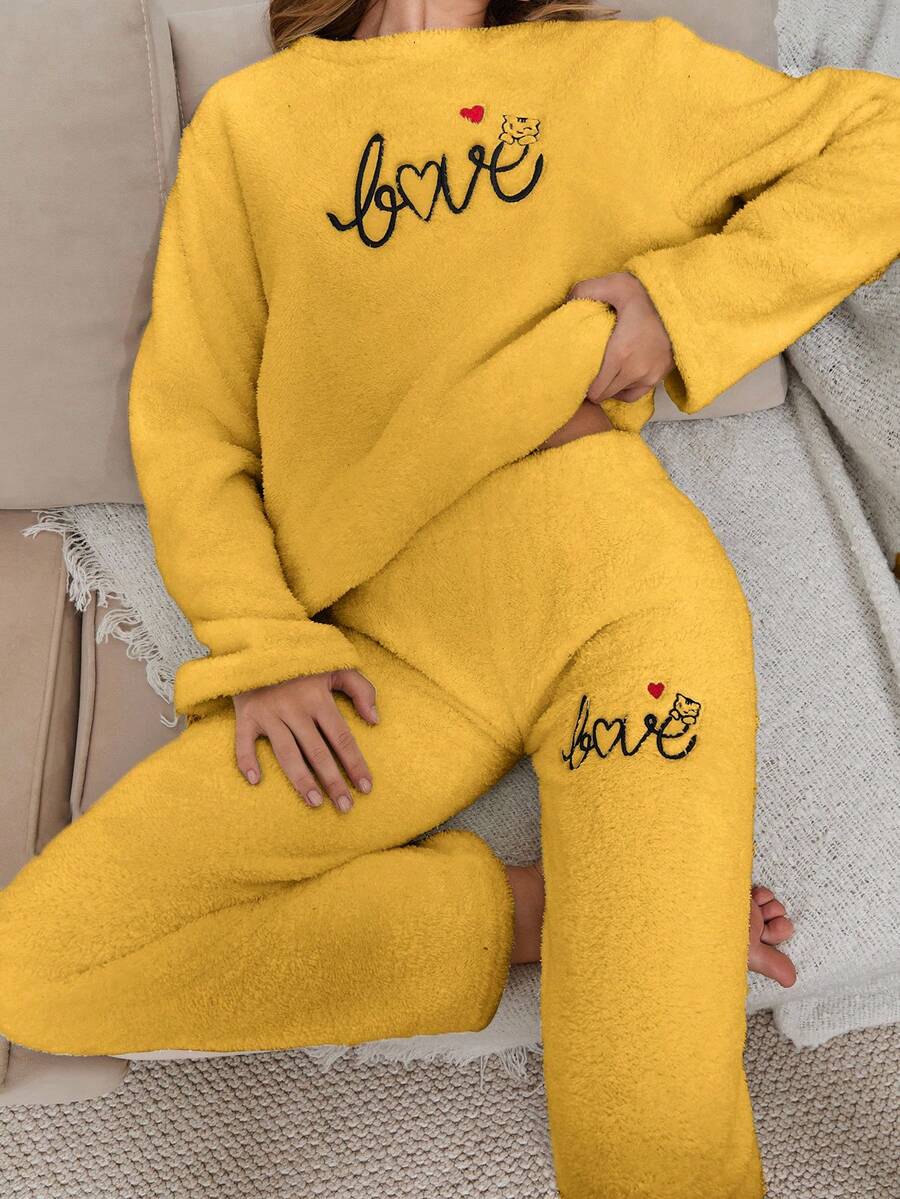 EURMUSE Bộ đồ ngủ thêu họa tiết Pelush Love 2 món - Màu vàng - Xem 1