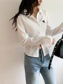 少女法式休闲时尚衬衫，精致小马刺绣图案，波浪编织面料，翻领，白色纽扣，法式腰部设计，长喇叭袖，荷叶边下摆，适合春夏秋季，休闲，温柔，百搭，日常，返校，旅行，拍照 - 白色 - 查看 3