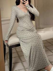 DAZY Ditsy Floral Fitted V-Neck Ruched Design Long Nightgown Pajama, Winter - Green - View 7