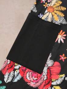 EMERY ROSE Große Größen Damen Jumpsuit mit Blume Muster und einfarbigen Patchwork-Elementen ohne Ärmel