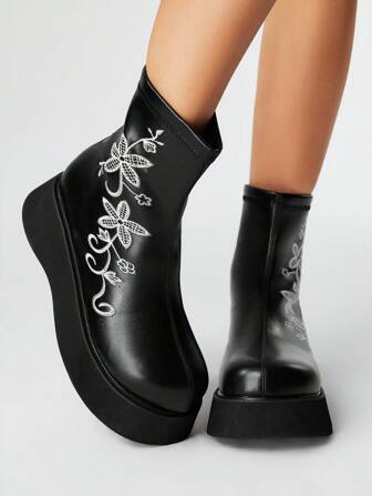 Grunge Punk 2.0in Heel Punk Floral Embroidery Leather Ankle Boots, Casual Thick Sole Short Boots, Outdoor Commute Women Boots