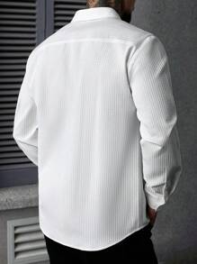 Manfinity Homme Camisa Social Casual de Manga Longa com Botões e Cor Sólida para Homens, Camisa Social Casual de Manga Longa com Botões, Textura de Cor Sólida, Bolsos Duplos e Amassado para Homens, Outono - Branco - Visão 2