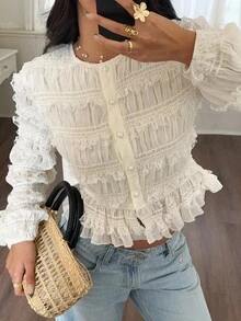 Serisse 女士纯色圆领短款前开襟纽扣荷叶边下摆时尚衬衫，女士优雅雪纺撞色蕾丝杏色上衣，秋冬白色上衣，毕业季、教师节、返校季，优雅女士休闲春季衬衫 - 米色 - 查看 4