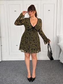 SHEIN EZwear 大码绿色刺绣A字V领连衣裙 - 軍綠色 - 查看 4