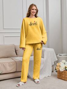 EURMUSE Bộ đồ ngủ thêu họa tiết Pelush Love 2 món - Màu vàng - Xem 6