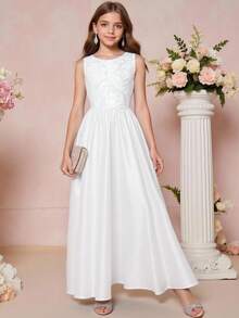 Pitira 少女白色缎面编织蕾丝拼接蕾丝细节腰带蝴蝶结长款优雅连衣裙，舞会礼服/公主裙，婚礼季，花童礼服，春节，派对蕾丝露背婚纱，白色蝴蝶结A字裙，简约婚纱，白色长裙，秋冬季 - 白色 - 查看 1