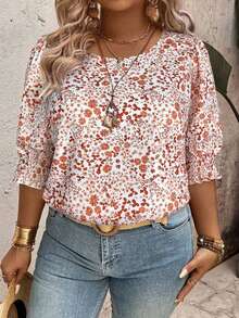 EMERY ROSE قميص كاجوال بياقة مستديرة وأكمام منتفخة وأساور مطوية بطبعة زهور صغيرة للمقاسات الكبيرة