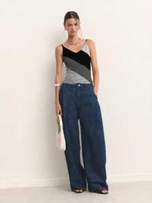 Nöista 夏季上衣，采用网纱拼接和斜条纹面料。轻盈透气的网纱面料，是夏季女性的理想之选，可爱又充满欧式夏日风情。 - 彩色 - 查看 3