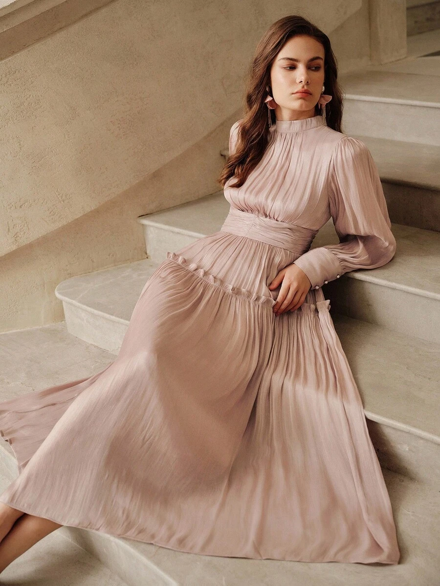 Savoree 高腰泡泡袖长裙，采用闪亮面料和腰部镶片细节 - 查看 1