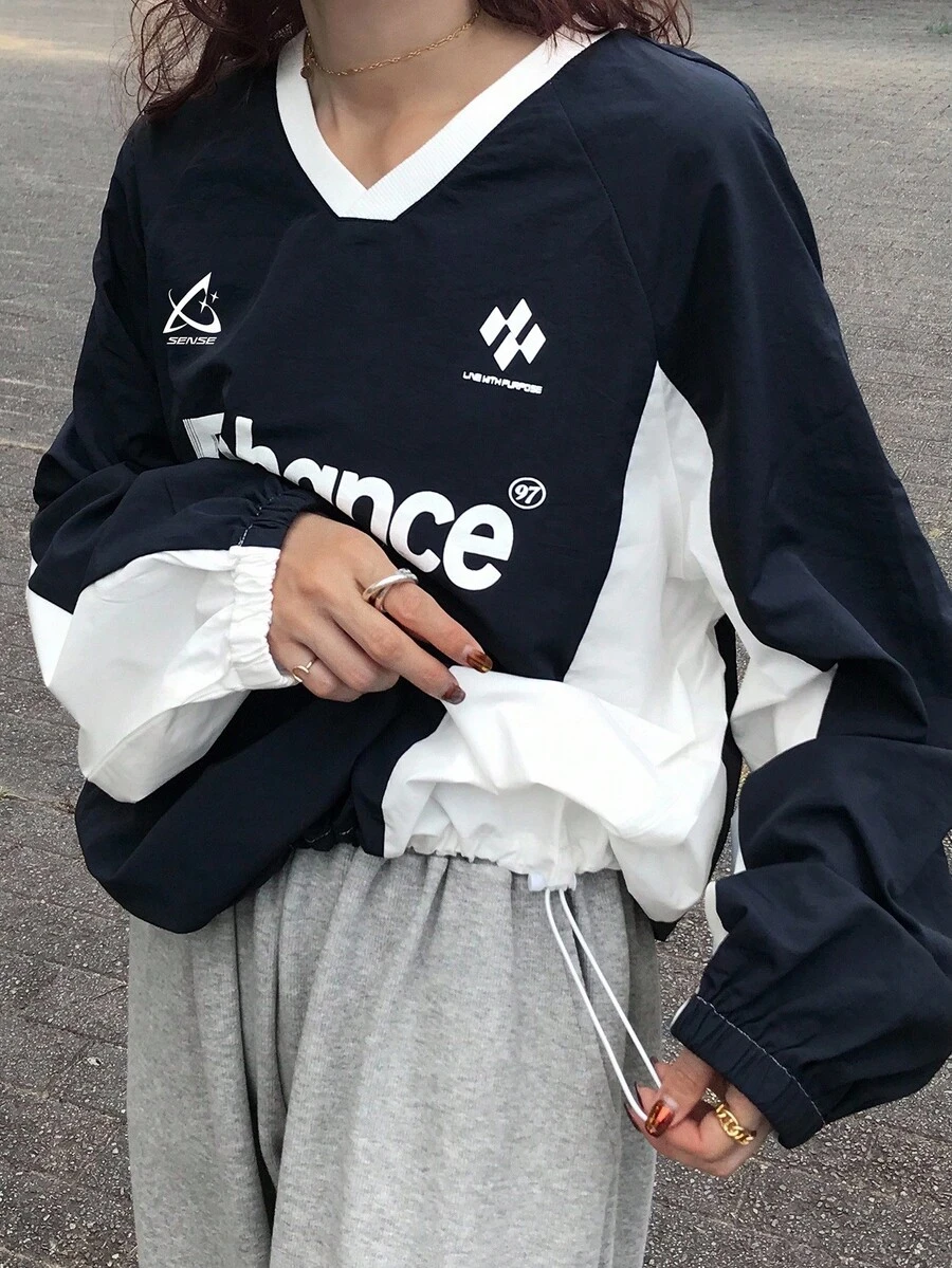 FRIFUL 女式海军蓝 V 领撞色字母印花插肩袖抽绳下摆宽松休闲百搭衬衫，秋季长袖上衣