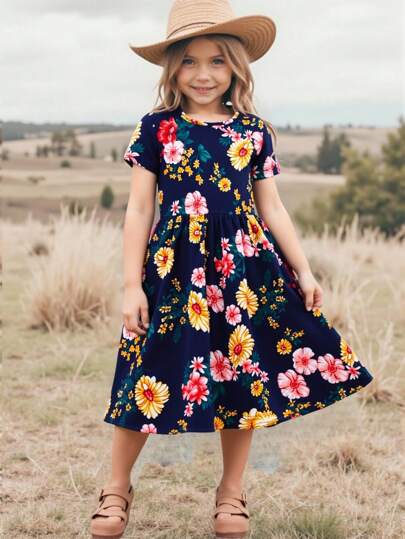 SHEIN 青春期女孩花卉圖案短袖圓領連衣裙