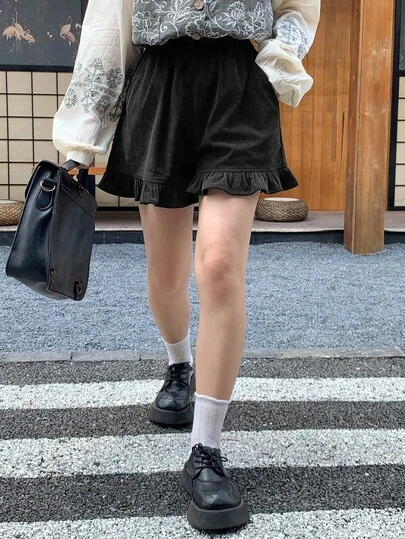 FRIFUL 女式黑色纯色松紧腰灯芯绒面料荷叶边下摆休闲宽松百搭短裤，秋季