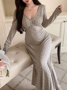 DAZY Ditsy Floral Fitted V-Neck Ruched Design Long Nightgown Pajama, Winter - Green - View 4