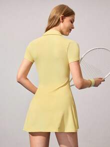 CourtClass 女款网球运动户外短袖 Polo 领浅黄色运动连衣裙，带口袋 - Butter Yellow - 查看 2