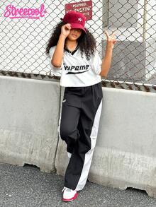 SHEIN Explorewe Streecool 少女休闲校园风时尚字母印花V领露脐上衣和宽松拼接阔腿裤两件套，适合休闲和街头穿着 - 彩色 - 查看 1