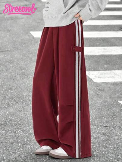 SHEIN Explorewe 时尚勃艮第红和白色条纹纽扣装饰阔腿针织裤，适合休闲、运动、居家和户外穿着，是女孩和青少年春秋冬的必备单品