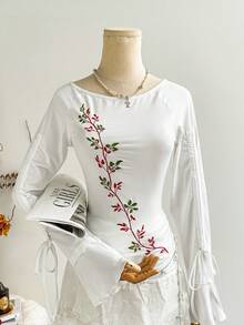 SHEIN Unity Women's Autumn/Winter Off Shoulder Vintage Floral Embroidered Y2K 2000s Style Bodycon Street Wear Flare Sleeve Long Sleeve T-Shirt - White - View 4