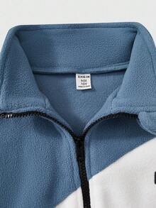 SHEIN Explorewe Chaqueta de otoño/invierno para niños, chaqueta de una sola pieza de estilo de moda con parches de piel sintética de manga larga, diseño de contraste de color que muestra un estilo personalizado, con cuello alto y cremallera. Diseño de cuello alto con cremallera, parches de color azul, blanco y negro de felpa sherpa que resalta la mirada, adecuado para usar en la calle, el campus y en exteriores de otoño/invierno para niños. - Azul - Ver 3
